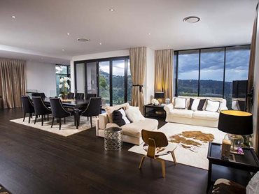 Toowoomba Resort Style Home Livingroom
