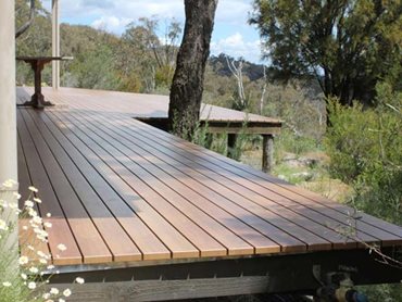 DecoDeck timber-look aluminium deck