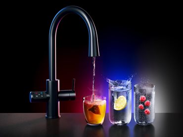 The HydroTap Celsius Plus All-In-One Pull-Out features a concealed aerator to optimise the delivery of sparkling water
