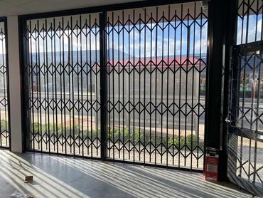 ATDC's S06 heavy duty steel commercial expanding security door features a full surround frame, triple contact locking mechanism and heavy duty mesh infill