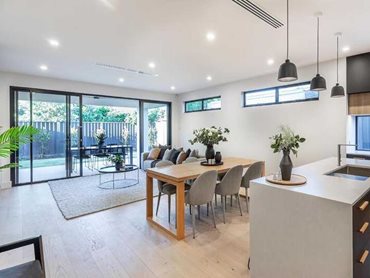 Carinya Classic sliding doors integrating the indoor-outdoor living areas