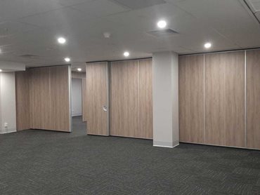 Operable walls provide efficient acoustic separation between the venue’s various conference spaces