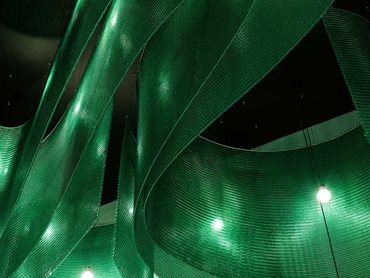 A ribbon-like feature was designed using Kaynemaile’s architectural mesh in translucent Jade Green