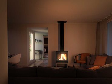 Escea’s wood fireplaces feature a pared back aesthetic that complements a large firebox for a sleek modern look