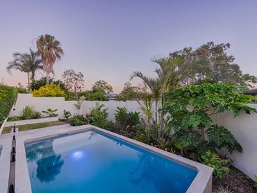 The Westlake homeowner sought a sophisticated boundary for their pool oasis that didn’t blow out the budget