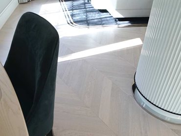 Alabastro Chevron flooring complements the overall feel of opulence and sophistication of the Art Deco period