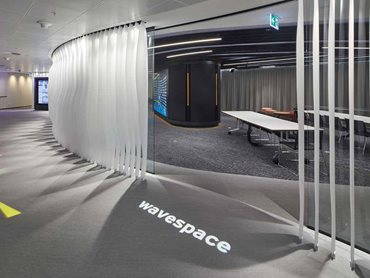 The floor to ceiling ‘wave’ subtly segregated two areas of the EY WaveSpace office