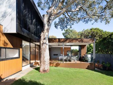 InnoClad’s natural timber look sits comfortably in the natural gumtree setting of the house