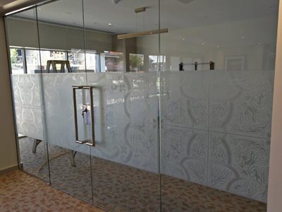 Detailed Patterned Glass Door Frosting