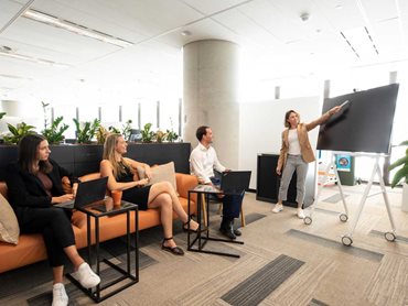 Mirvac’s Adaptive Workplace facilitates team discussions, socialising, and brainstorming, as well as quiet focused work