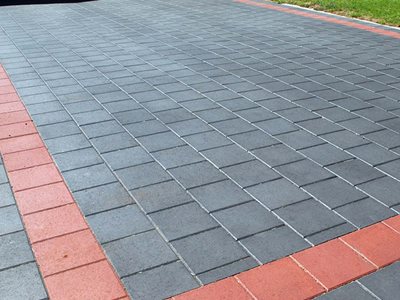 Detailed image of coloured stone pavers