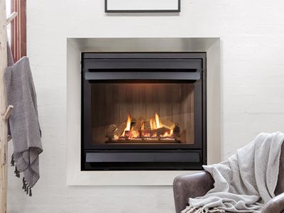 Schots Kalfire gas fireplace in white living room interior