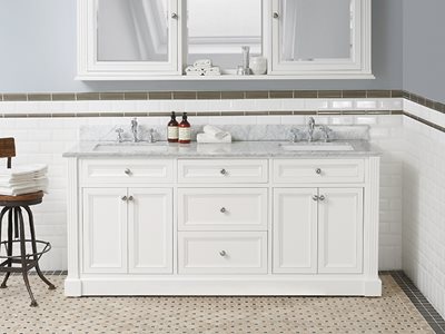 Schots traditional classique vanity in bathroom interior