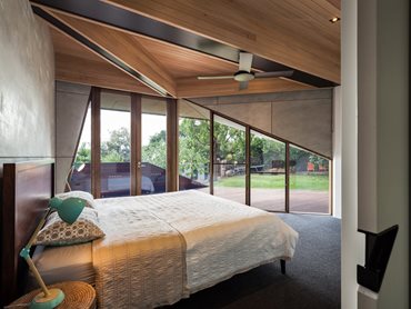 Architect lined ceiling with timber to match exterior cladding. Pelmet hidden by clever architecture detailing. Photography by Andrew Latreille
