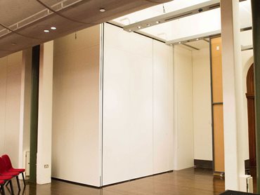 The acoustic operable walls have a fixed top and retractable bottom seals.