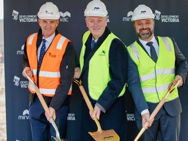 Sod turning (L-R): Simon Wilson, GM Precincts, Development Victoria, The Honourable Richard Wynne MP, Minister for Planning and Stuart Penklis, Mirvac Head of Residential.