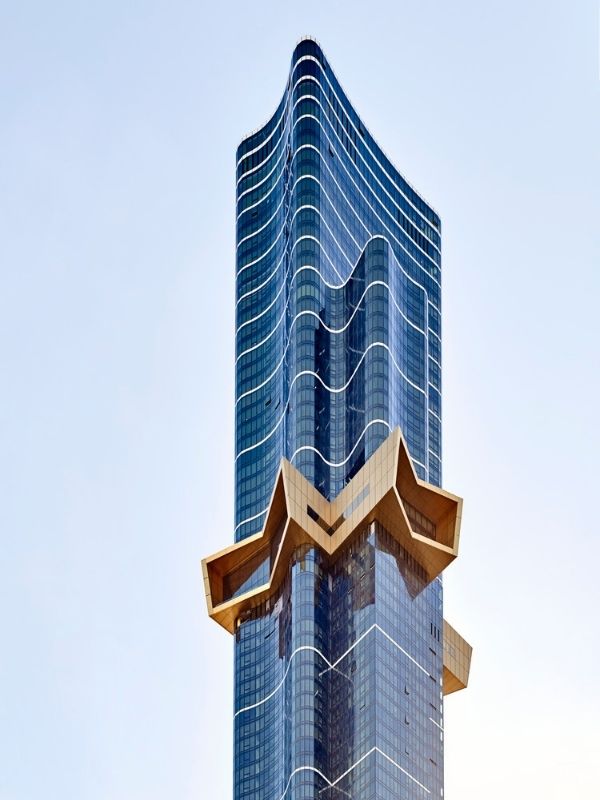 Described as a ‘queen,’ the building shimmers with a colour palette that features deep blue, gold and chrome nuances. Natural textures intertwine with the palette to form a tower that sits atop the Melbourne skyline with conviction.