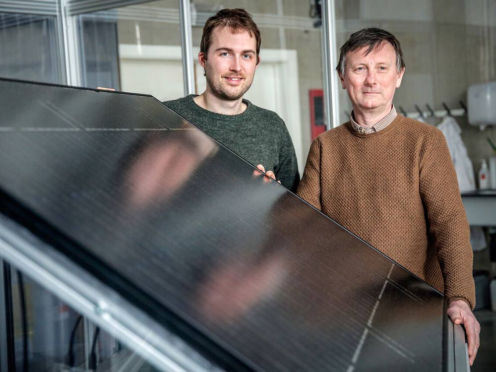 Bioscience engineers showcasing hydrogen panel