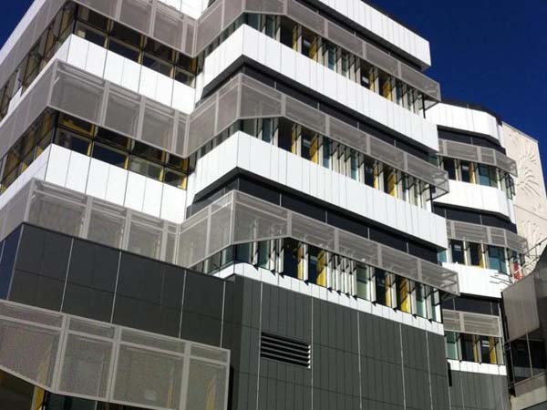 The&nbsp;Atmosphere facade system&nbsp;from Locker Group gives hospital windows the required shade
