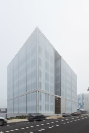 Sydney’s Westmead Millennium Institute (WMI) by BVN architects. Photography by Mark Syke Photography 