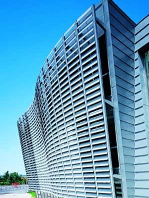 Schueco ALB systems deliver continuous protection to the building against over-heating
