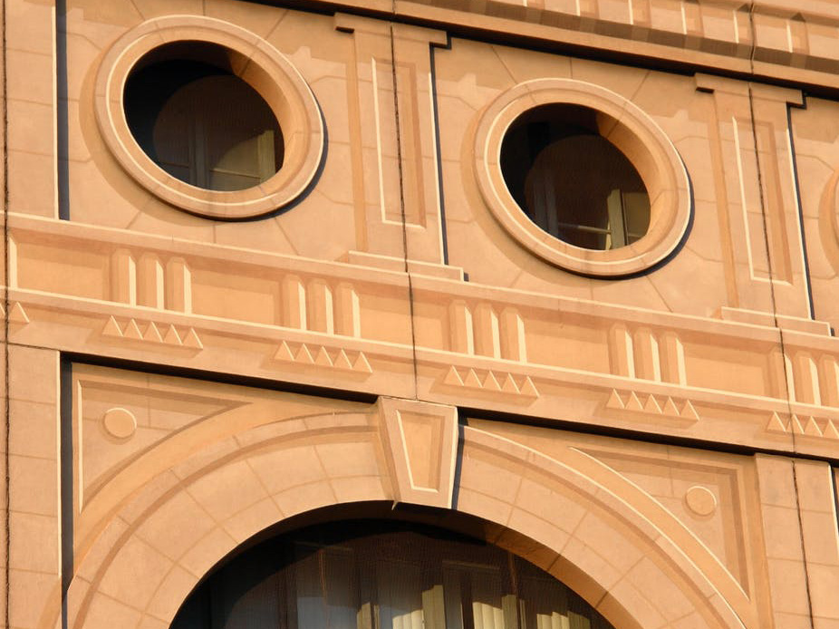 Is this a face or a building? Image:&nbsp;David W,&nbsp;CC BY
