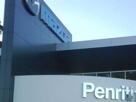 Vitrabond ensures a consistent corporate identity for Mazda on the upgraded Penrith showroom
