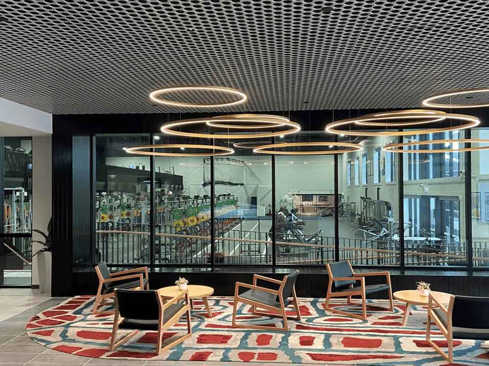 durlum’s metal ceiling with integrated Punteo lights 