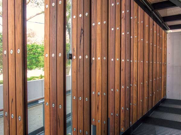 The Oral Health Centre features Blackbutt timber &lsquo;fins&rsquo; from Urbanline Architectural encasing the building&rsquo;s steel posts
