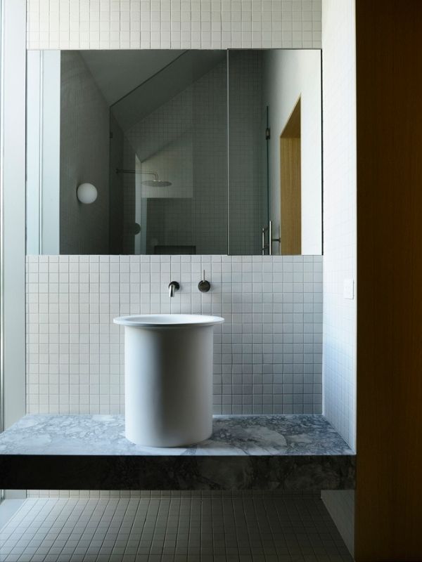 Fitzroy North House 02 Rob Kennon Architects bathroom