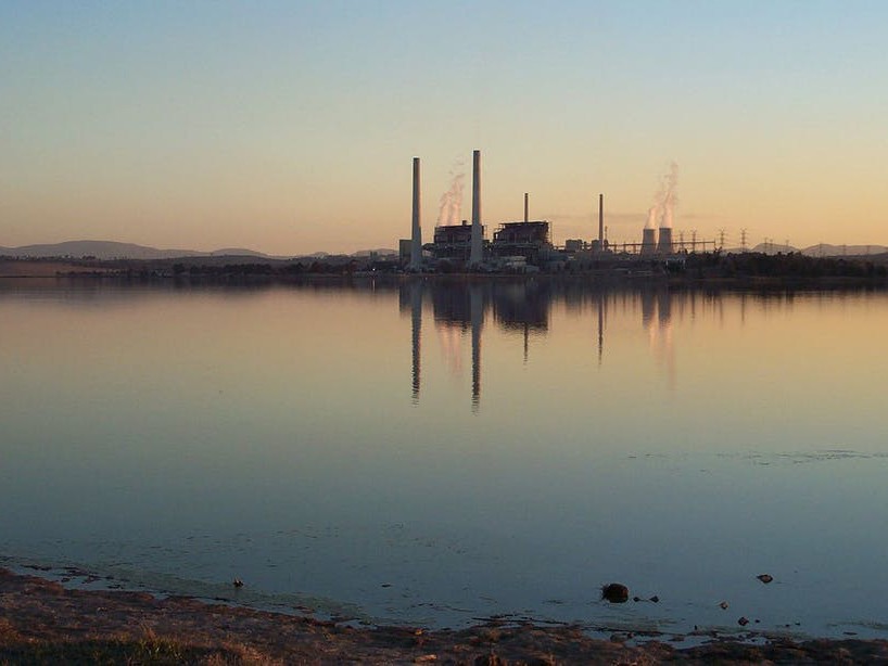 Lake Liddell with power stations. Image: Wikimedia Commons&nbsp;

