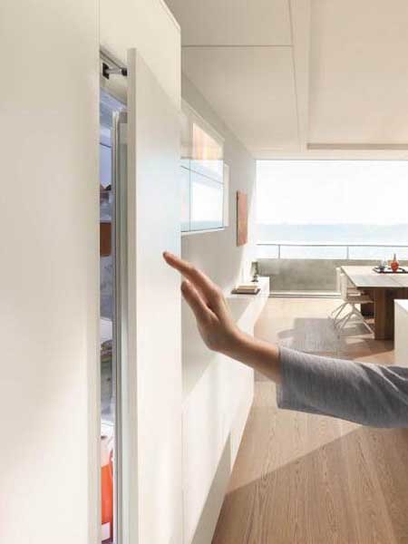 Easy opening of integrated appliances is assured by SERVO-DRIVE flex – the electrical motion support system for built-in refrigerators, freezers and dishwashers (Photo by Blum)