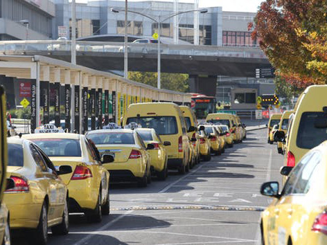 In contrast to most big airports where public transport provides a large proportion of passenger access, 86 percent of access to Melbourne Airport is by car. Image: David Crosling/AAP
