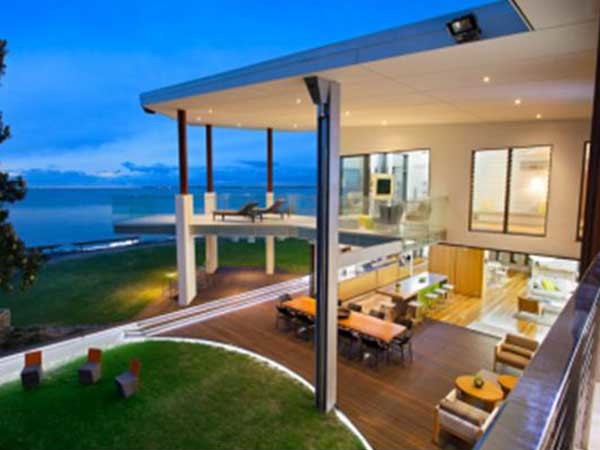 Thermofilm’s HEATSTRIP Max radiant heaters were chosen for the home’s outdoor dining area