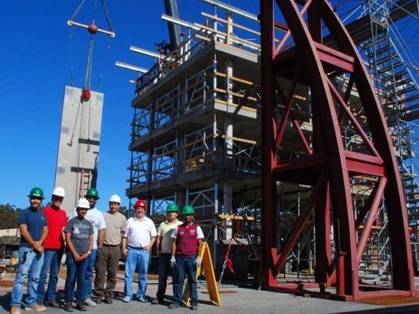 Robert Fleischman and members of his research team with a test structure built on the shake table at UC San Diego&#39;s Englekirk Structural Engineering Center. Credit: University of Arizona
